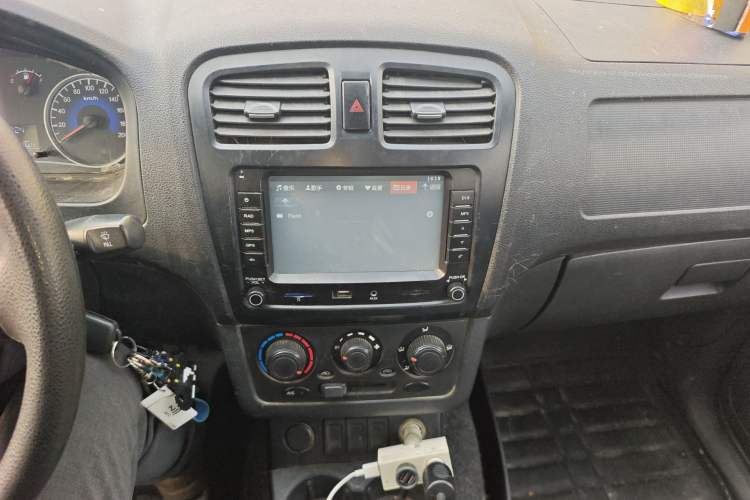 Used Dongfeng Fengon 330 2014 1.5L Manual Standard Edition DK15-02 Audio And AC Panel