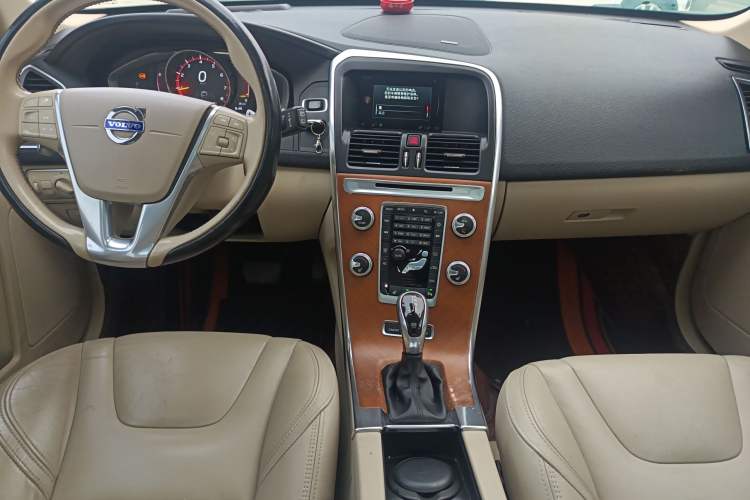 Used Volvo XC60 2017 T5 AWD Smart Version
