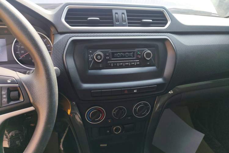 Used Great Wall Wingle 5 2023 "Dry Meal" Version 1.5T Gasoline Two-Wheel-Drive Advanced Large Double Audio And AC Panel