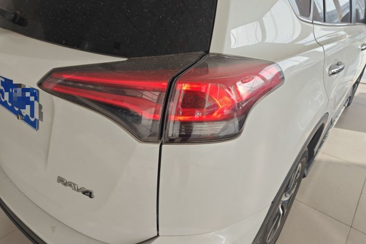 Used Toyota RAV4 2018 2.0L CVT Two-Wheel Drive Fashion X Edition