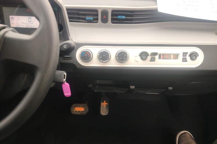 Used Wuling Hongguang MINIEV 2022 Macaron Fashion Model Lithium Iron Phosphate Audio And AC Panel