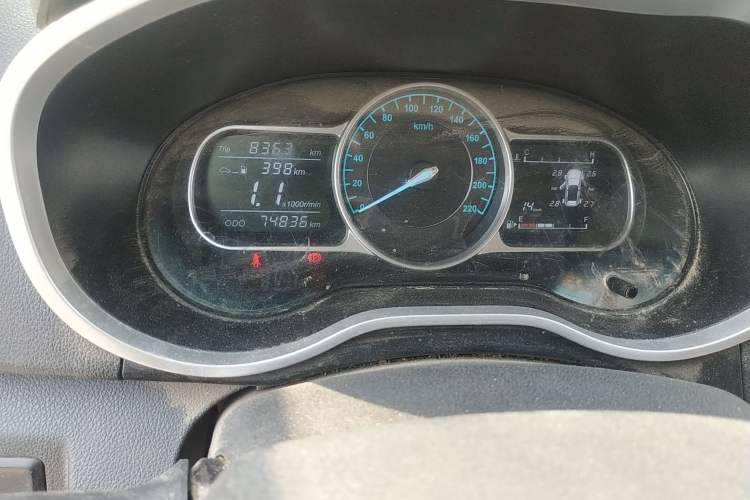 Used SWM X3 2021 1.5L Manual Comfort Version 7 Seats Odometer Close Up