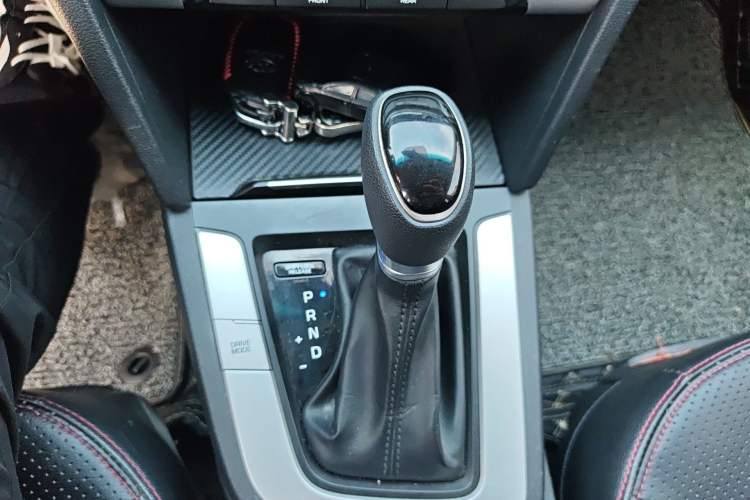 Used Hyundai Elantra (6th Generation / Lingdong) 2016 1.6L Automatic ZhiXuan – Elite Version Gear Lever