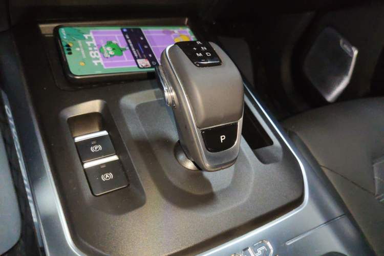 Used 212 T01 2024 2.0T Explorer
