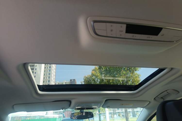 Used Buick GL8 New Energy 2025 Lushang First-Drive Edition 7-Seater Headliner