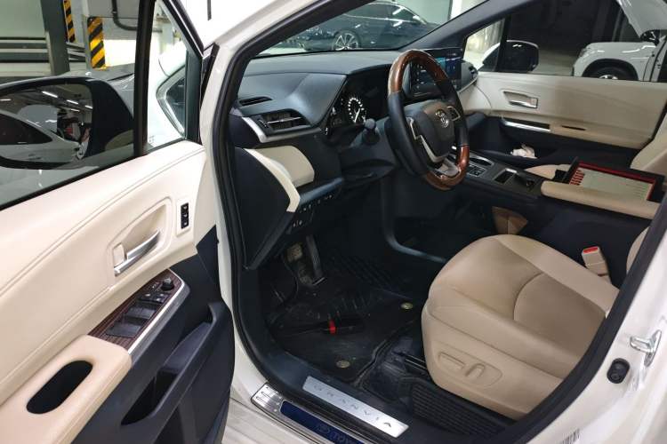 Used Toyota Granvia 2023 2.5L Hybrid Prestige PLUS Edition
