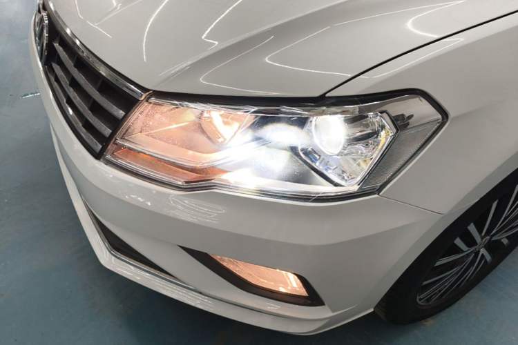 Used Volkswagen Jetta 2019 Dream Edition 1.5L Automatic Comfort Version Left Front Headlight