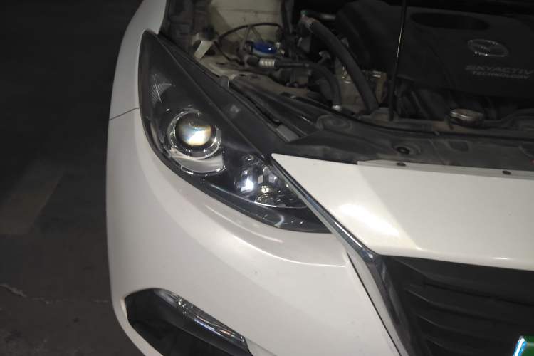 Used Mazda 3 Axela 2014 Sedan 1.5L Manual Comfort Model Right Front Headlight