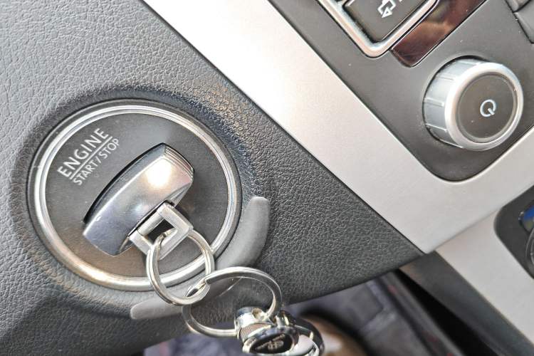 Used Volkswagen Magotan 2012 Revised 1.8TSI Comfort Version Vehicle Key