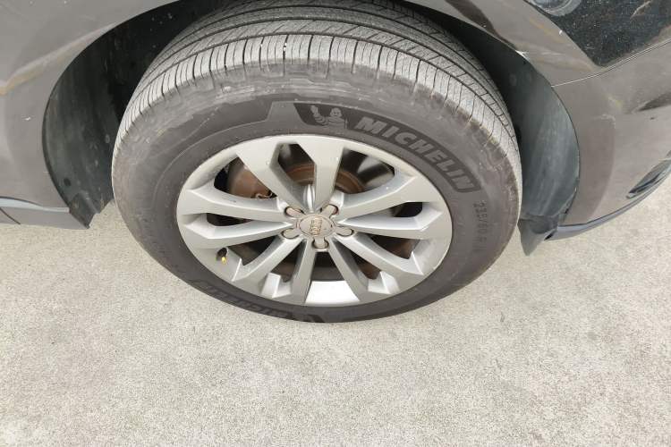 Used Audi Q5 2013 40 TFSI Technology Edition Right Front Wheel Hub