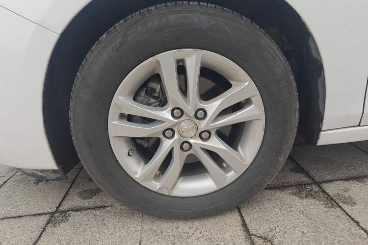 Used Chevrolet Cavalier 2019 320 Manual Xinyue Edition Left Front Wheel Hub