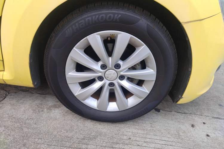 Used Volkswagen Beetle 2013 1.4TSI Fashion Edition Right Front Wheel Hub