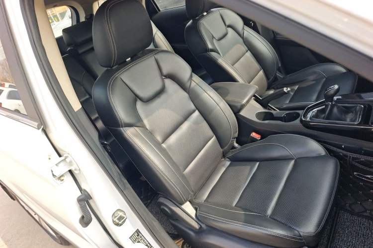 Used Dongfeng Fengon S560 2018 1.8L Manual Urban Model 7 Seats
