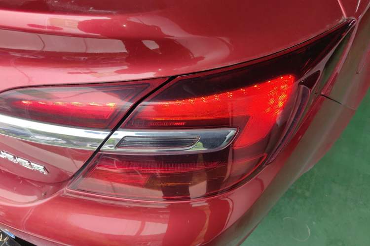 Used Buick Regal 2014 2.0L Leading Fashion Edition Right Rear Taillight
