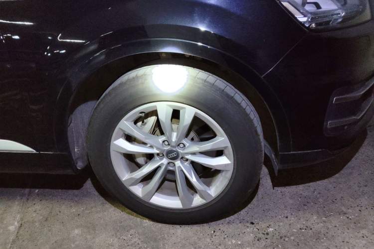 Used Audi Q7 2019 55 TFSI Technology Edition Right Front Wheel Hub