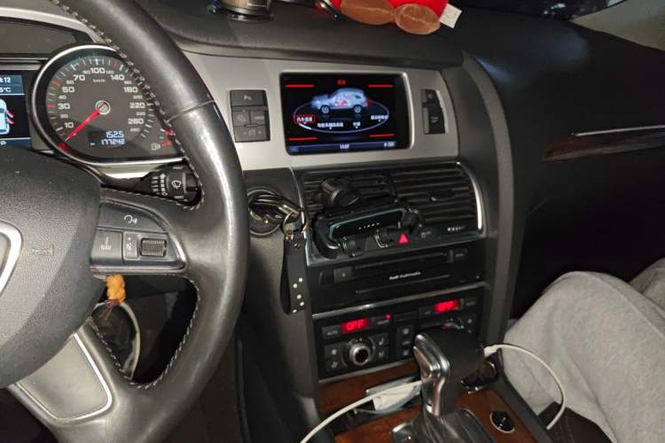 Used Audi Q7 2014 35 TFSI Sport Edition Audio And AC Panel