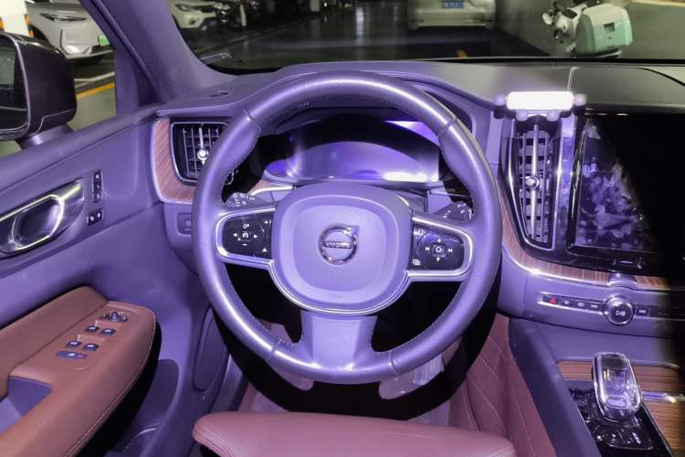 Used Volvo XC60 2022 B5 4x4 Smart Luxury Edition