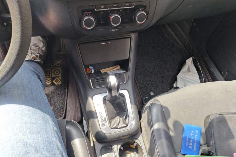 Used Volkswagen Tiguan 2016 300TSI Automatic Two-Wheel Drive Trend Edition Gear Lever