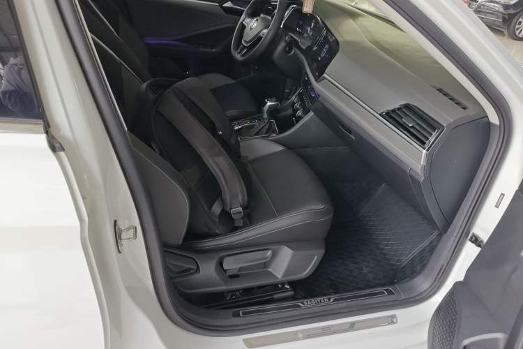 Used Volkswagen Sagitar 2021 280TSI DSG 30th Anniversary Edition Right Front Seat