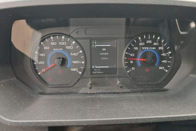 Used Iveco Daily 2023 2.5T A35M1 Short Wheelbase Low-Roof Single-Tire Side-Sliding Door 5-9 Seater Instrument Cluster