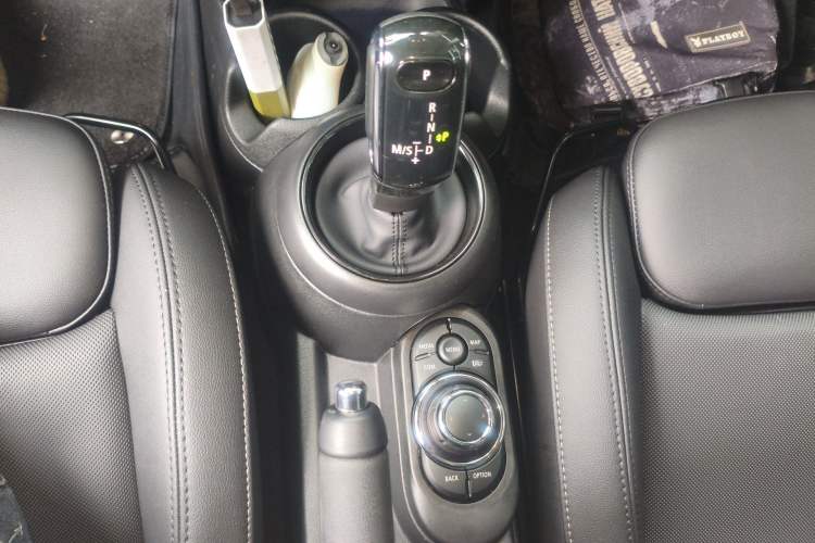 Used MINI 2023 Updated 1.5T COOPER Artist Gear Lever