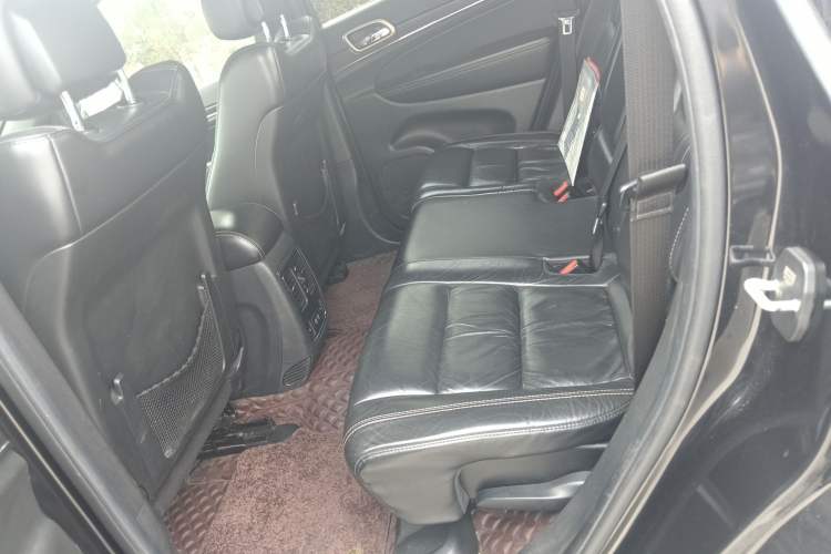 Used Jeep Grand Cherokee 2014 3.0L Comfort Navigation Edition Left Rear Seat