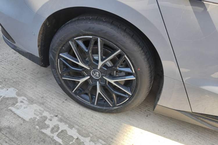 Used BYD Han 2025 DM-i Intelligent Driving Edition 125KM Prestige Model
