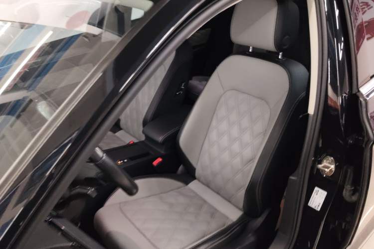 Used Volkswagen Magotan 2023 2 Million Units Limited Edition 330TSI DSG Leading Version Left Front Seat