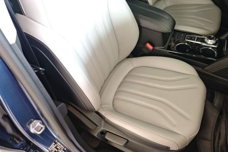 Used Ford Escape 2020 EcoBoost 245 Two-Wheel-Drive Comfort Edition Right Front Seat
