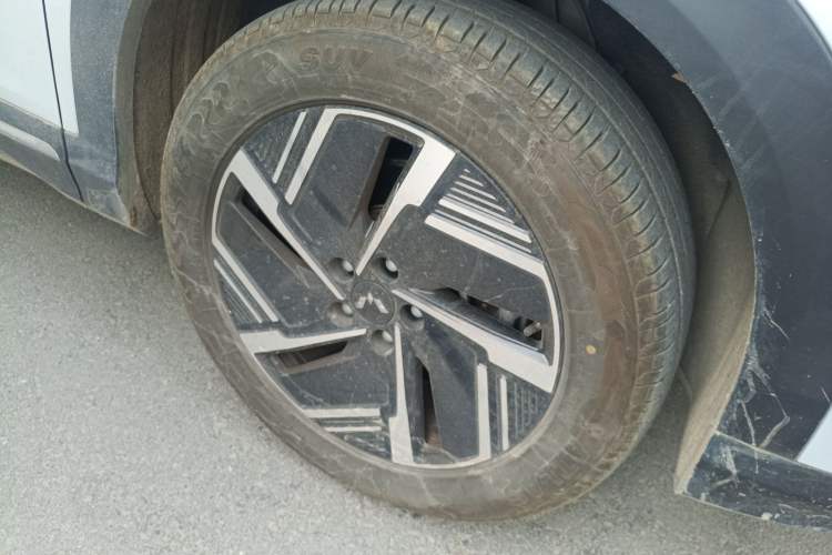 Used Wuling Xingguang S 2024 510km Flagship Edition Right Front Wheel Hub