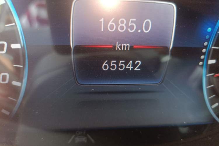 Used Mercedes-Benz S-Class 2020 S 450 L 4MATIC Exclusive Edition Odometer Close Up