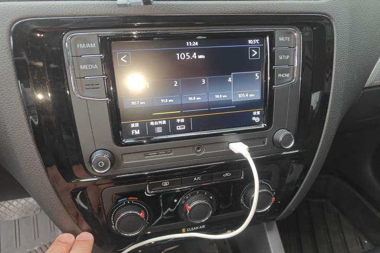 Used Volkswagen Sagitar 2017 230TSI Automatic Comfort Version Audio And AC Panel