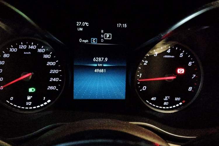 Used Mercedes-Benz GLC 2020 GLC 260 L 4MATIC Dynamic Model Odometer Close Up