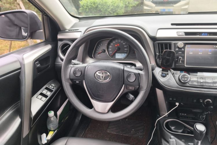 Used Toyota RAV4 2019 2.0L CVT Two-Wheel Drive Luxury Version China VI Standard