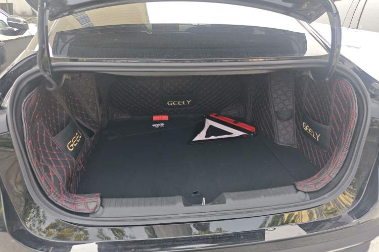 Used Geely Galaxy L6 2025 EM-i 140km Long-Range Version