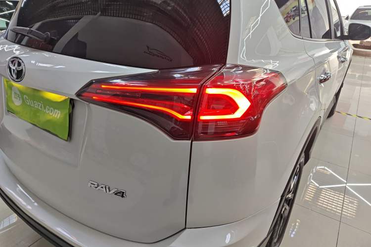 Used Toyota RAV4 2016 2.0L CVT Two-Wheel Drive Fashion Edition China V Standard