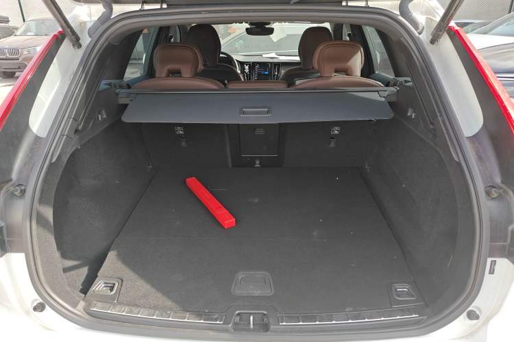 Used Volvo XC60 New Energy 2024 T8 Plug-in Hybrid Long-Range All-Wheel Drive Smart Luxury Edition
