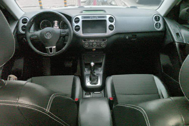 Used Volkswagen Tiguan 2016 300TSI Automatic All-Wheel Drive Fashion Vision Edition Center Console