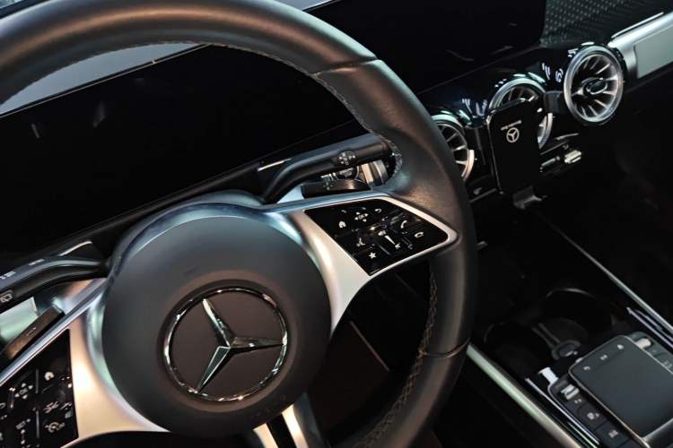 Used Mercedes-Benz GLB 2024 GLB 220 Dynamic Edition Gear Lever