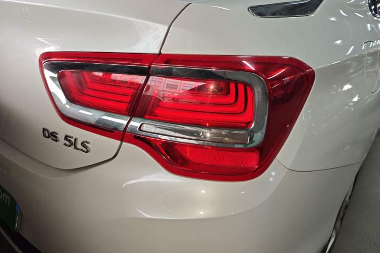 Used DS 5LS 2015 1.6T Comfort Edition THP160