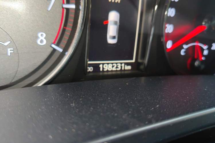 Used Toyota Crown 2015 2.0T Luxury Edition Odometer Close Up