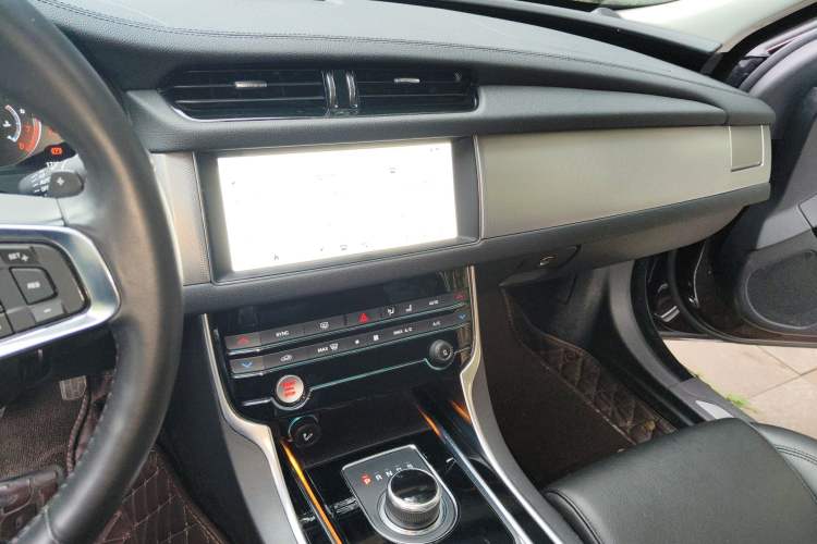 Used Jaguar XFL 2020 XFL 2.0T P200 Two-Wheel-Drive Elite Edition Audio And AC Panel