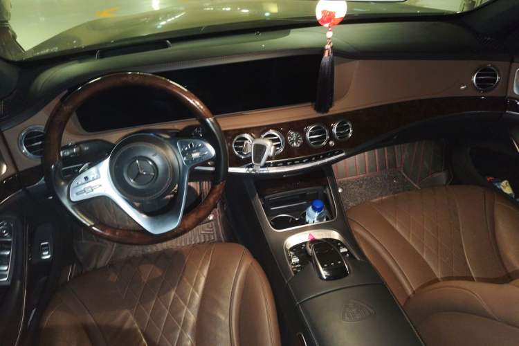 Used Mercedes-Benz Maybach S-Class 2018 S 450 4MATIC Center Console