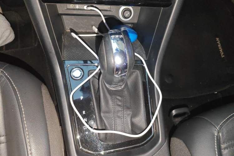 Used Volkswagen Touran 2018 Volkswagen Touran L 280TSI DSG Comfort Edition 7-seater Gear Lever