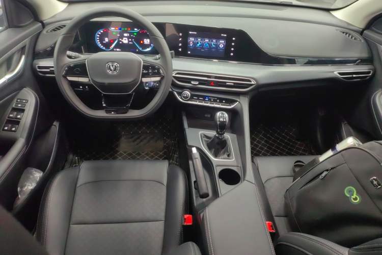 Used CHANGAN Eado 2025 PLUS 1.5L Manual Luxury Edition Center Console