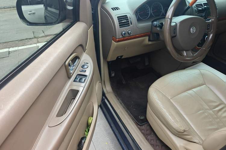 Used Buick GL8 2011 2.4L LT Executive Edition
