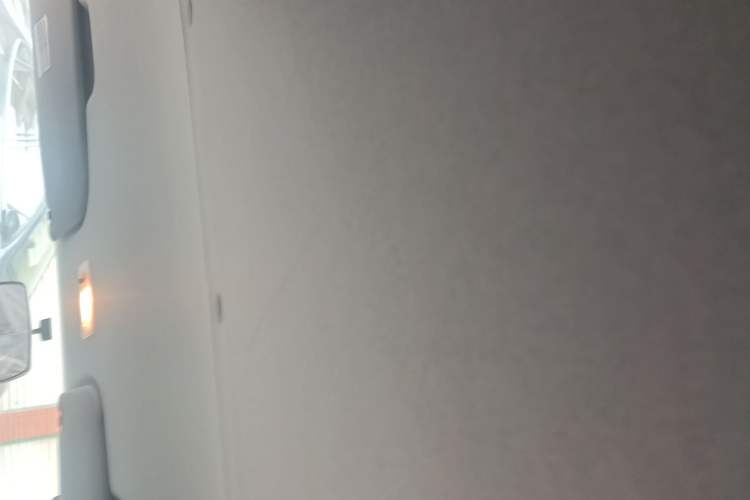 Used JMC Fushun 2023 2.0T Manual Short-Wheelbase Low-Roof Commercial Multi-Purpose Passenger Vehicle 6 Seats with Dual-Opening Tailgate
