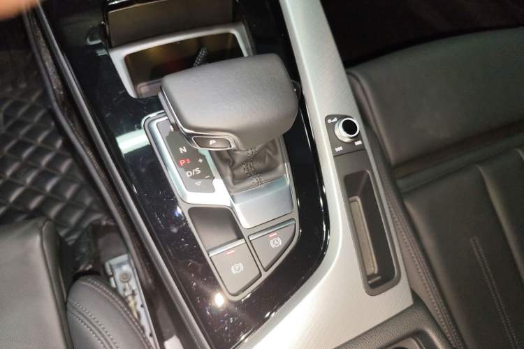 Used Audi A5 2023 Coupe 40 TFSI Fashionable and Dynamic Model Gear Lever