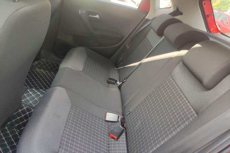 Used Volkswagen Polo 2016 1.6L Automatic Comfort Model
