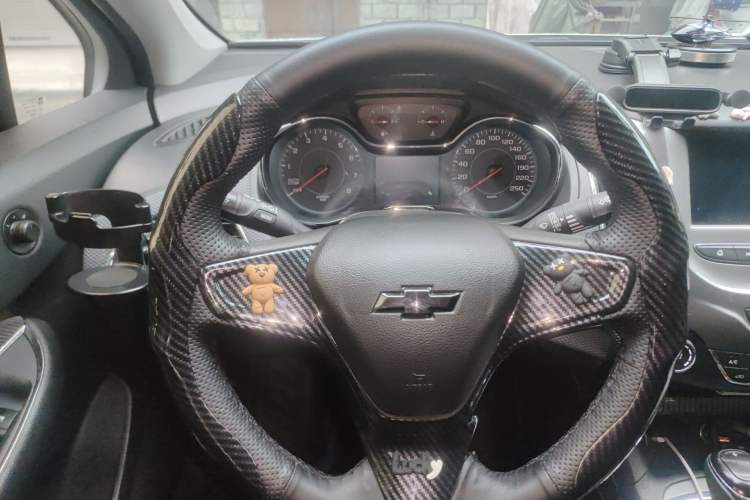 Used Chevrolet Cruze 2017 1.5L Automatic Pioneer Sunroof Edition Steering Wheel